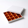 Boite cloche, extérieur blanc, intérieur orange foncé, avec compartiments,175x175x30