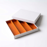 Boite cloche, extérieur blanc, intérieur orange foncé, avec rangées,175x175x30